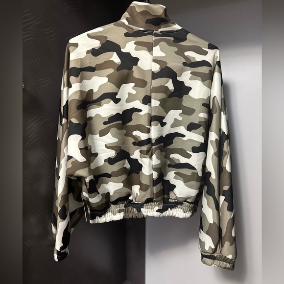 Brand new bomber jacket, army print style in size M - Picture 3 of 4